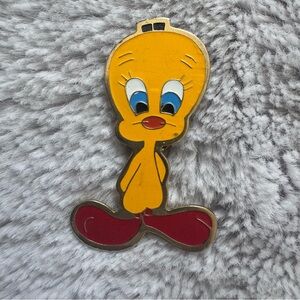 Vintage Warner Brothers Tweety Bird‎ Enamel Yellow Pin